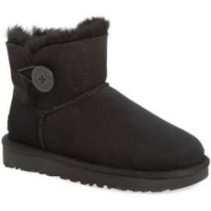 UGG W Mini Bailey Button in Black Size 6